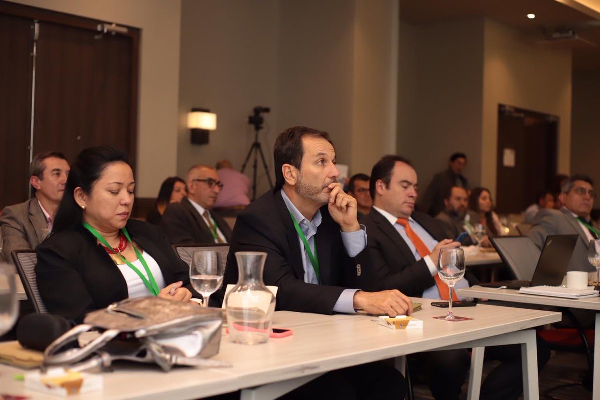 FondoSoldicom's tweet photo. #IIForoSoldicom Conversatorio: Elementos para la formulación de un Proyecto de Ley que garantice la sostenibilidad de la distribución minorista de combustibles en el país. Luis E. Sierra, vocero @fendinaloficial; HR Edwin Ballesteros; Julio César Vera, gerente de Valjer Energy. https://t.co/hrv26WxbCv