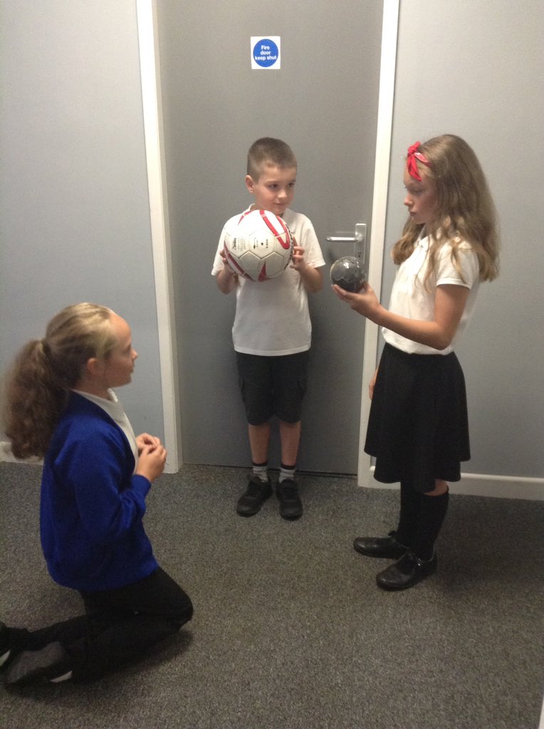 latimerprimary's tweet image. This afternoon Class TJ were getting practical in science and used torches and balls to demonstrate how the different phases of the moon are formed. #ClassTJ