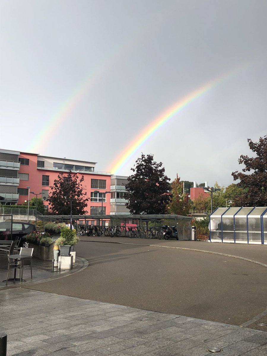 Wetterspektakel in #Bülach 😇 Habe ich so live noch nie gesehen, gleich zwei #Regenbogen nebeneinander. 🌈🌈 @srfmeteo #srfaugenzeuge