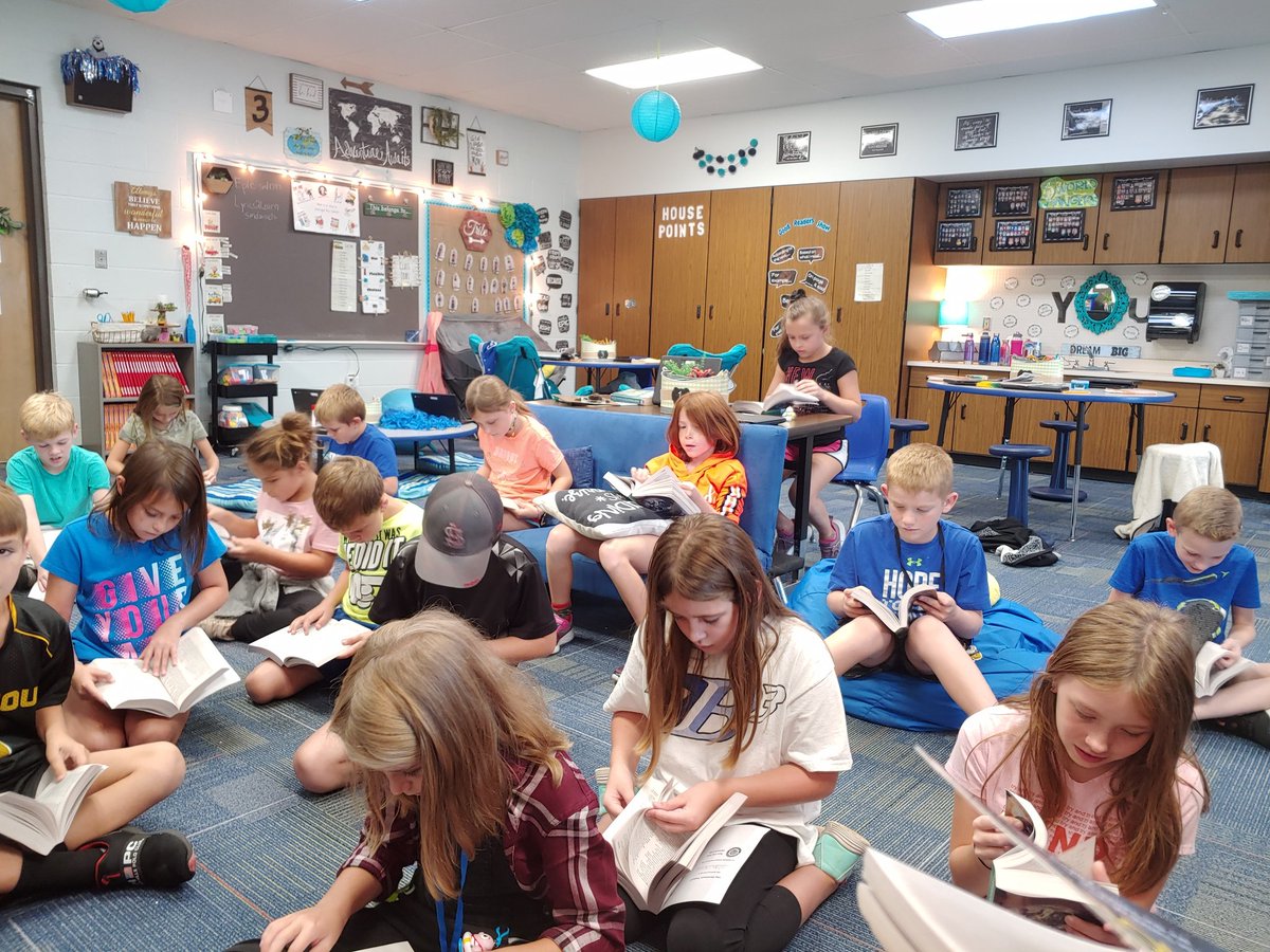 MrsDaniels013's tweet photo. We had an impromptu dictionary speed drill in class today after we got our new dictionaries from the Optimist Club. They are so excited about their dictionaries. #telegraphisawesome #3rdgradeisthebestgrade #3rdgraderocks https://t.co/uJDN8G0V8h
