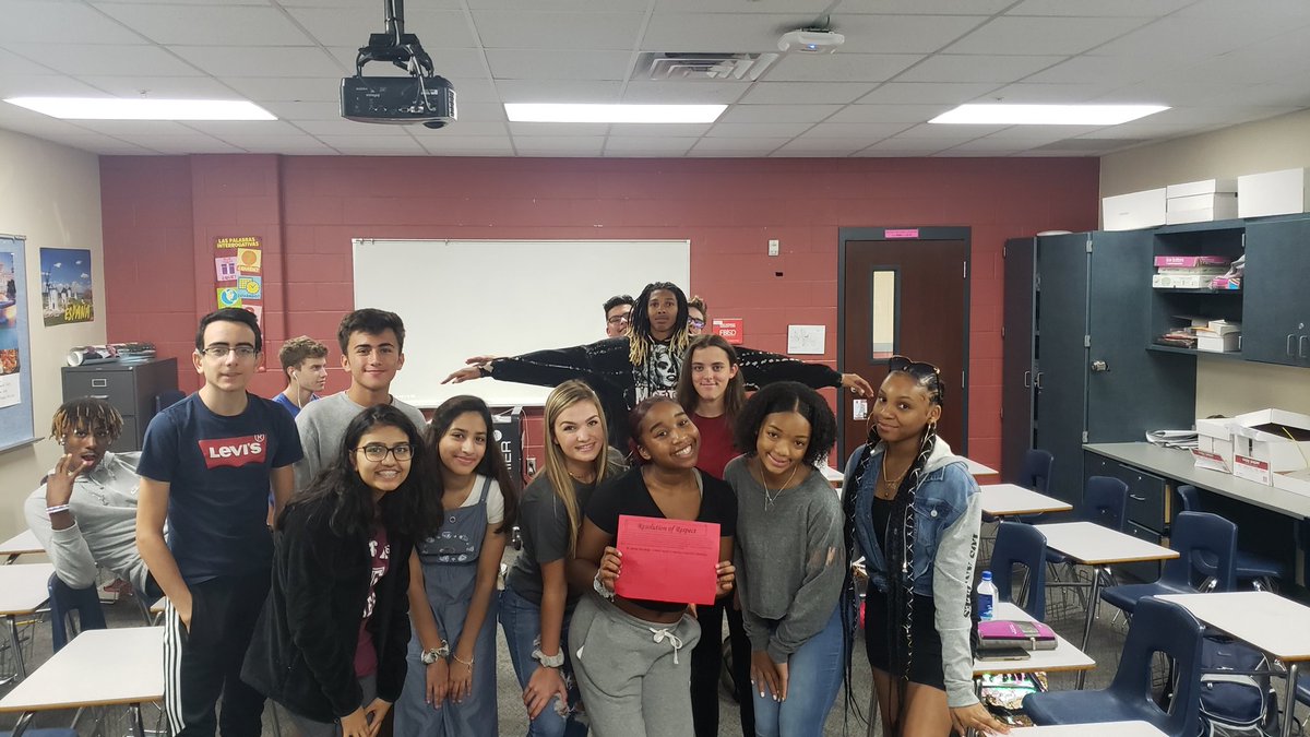 Some very kind Tigers creating a respectful comunity #Hello2Kindness <a href="/THS_Tigers/">Travis High School</a>