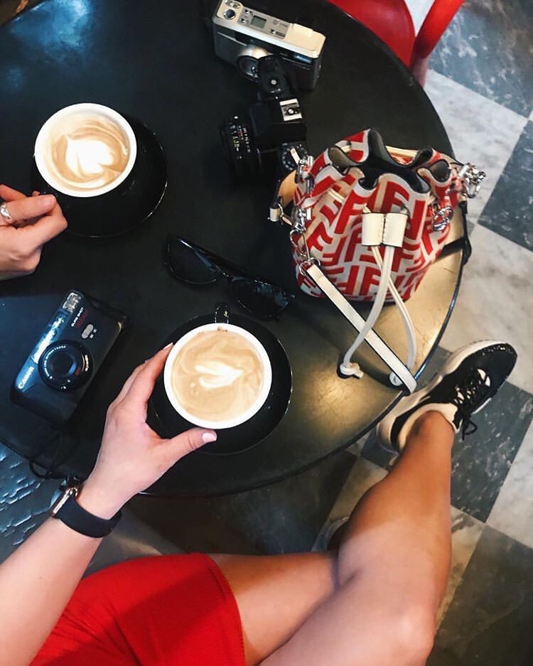 cuatrosombras's tweet photo. Abiertos en horario regular en #ViejoSanJuan y en #Dorado hoy y todos los días de la semana ☕️ ¡Date la vuelta! #CuatroSombras https://t.co/X7kx4jJvyi