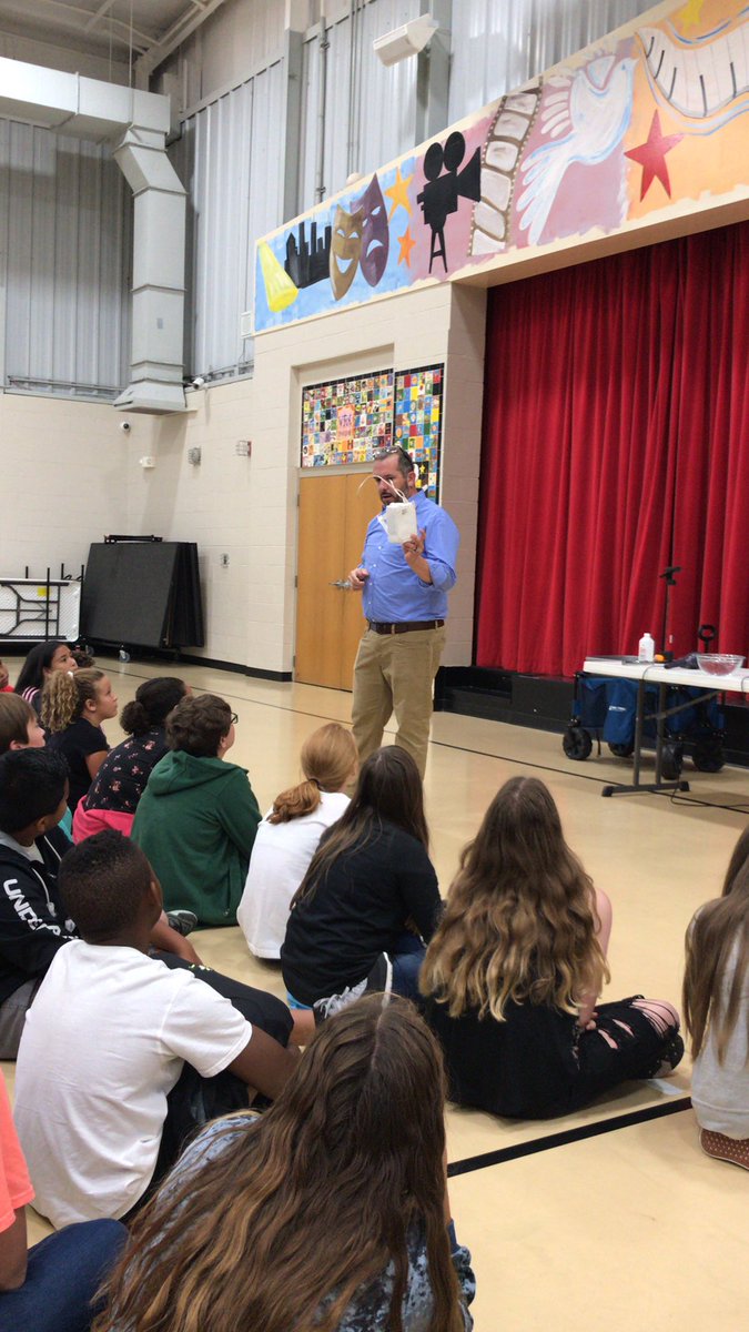 MrsNeves7's tweet photo. @ryanvaughan is educating VPA 6th grade about weather! Awesome!!@JPSHurricane #caneclassroom https://t.co/nwCngquX6R