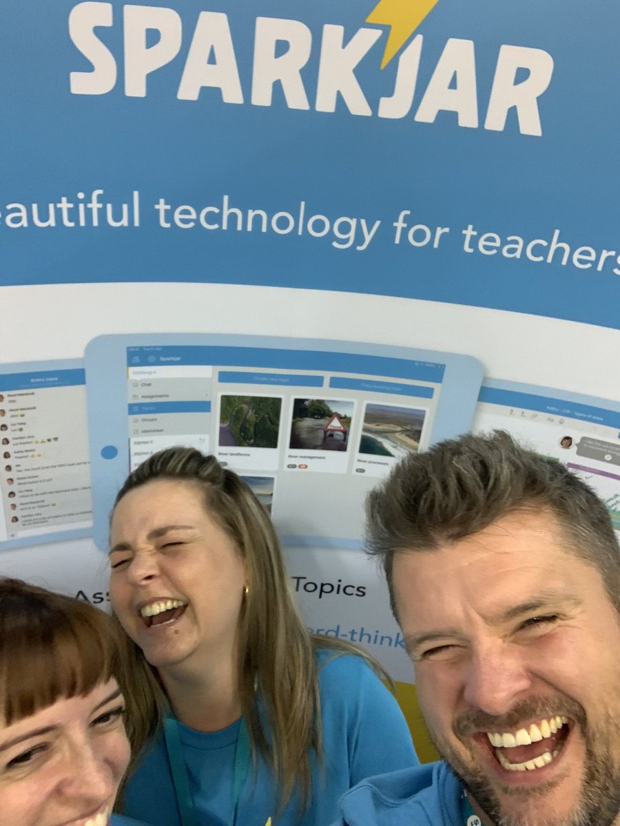 EdTechJames's tweet image. Turns out that taking a group selfie with an iPad is harder than you’d think... @sparkjarapp #SLF2019 #TeamSparkjar