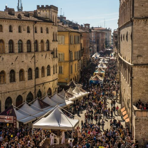 faceciok's tweet photo. Il tuo viaggio a #Eurochocolate si fa più dolce con #Trenitalia! 🍫🚂
Scegli il treno e chiedi i tanti benefici sulla #Chococard e sui prodotti Costruttori di Dolcezze!
Ecco tutti i dettagli: https://t.co/JHRwwu7Qbd https://t.co/RLN3V8UsJV