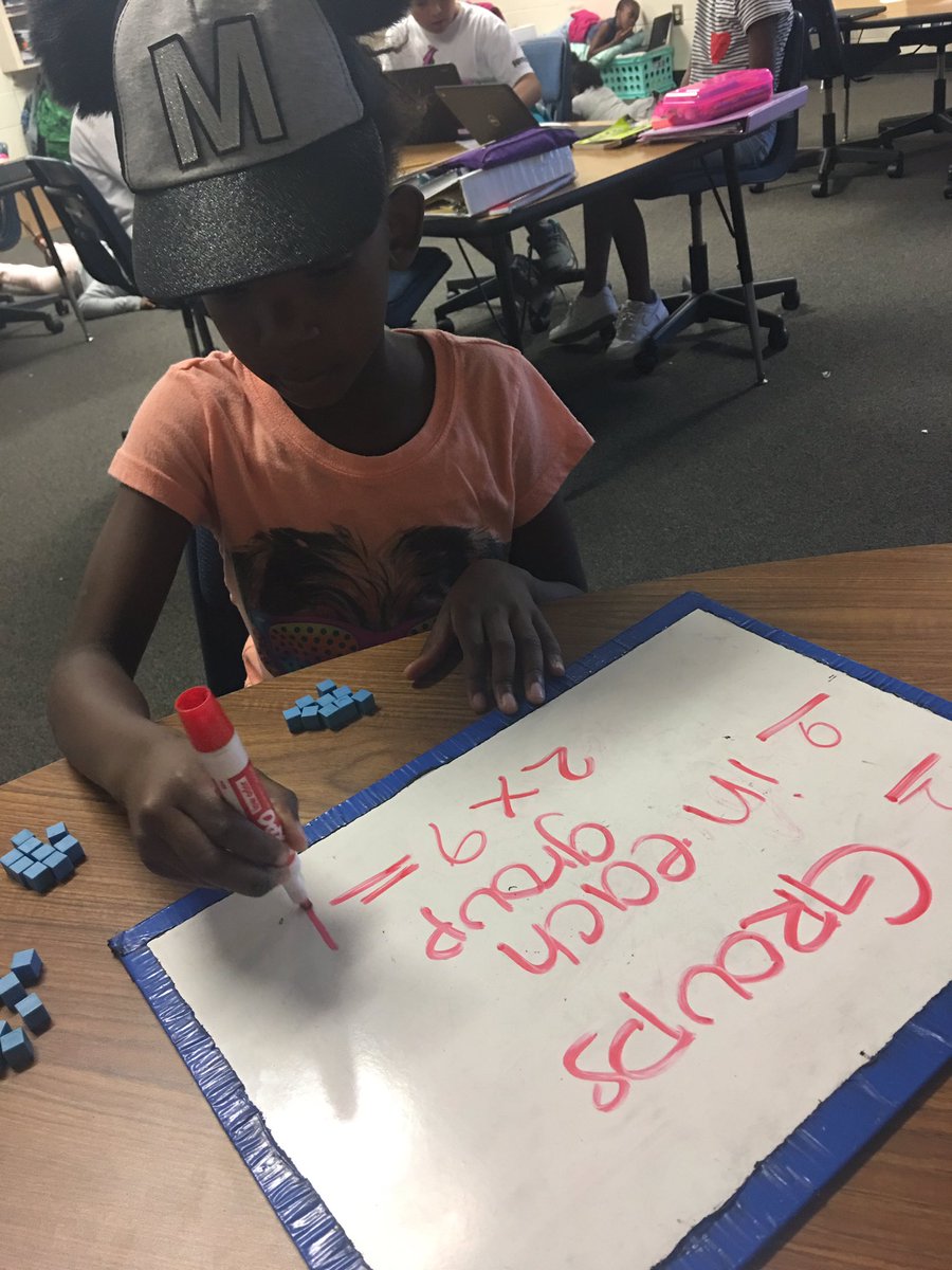 MissASaullo's tweet photo. Working on our 2 facts! @PontiacElem @pe3rdthinkers @3rdPontiac https://t.co/dM8wiFqVqz