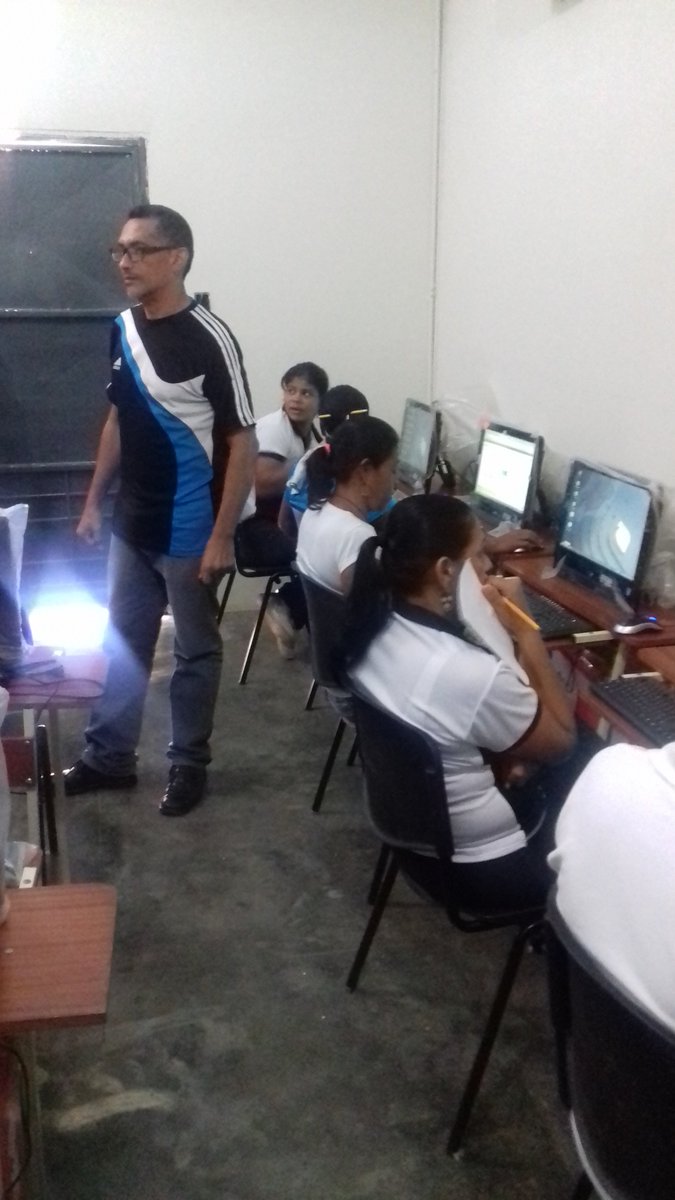 cbitSanFco's tweet photo. Taller de capacitación docente CBIT SAN FRANCISCO Marigüitar Municipio Bolívar del Estado Sucre @cbitsucre @LuisCbit @cbitsucre @cbitsucresanton https://t.co/fu8GsTjRfF