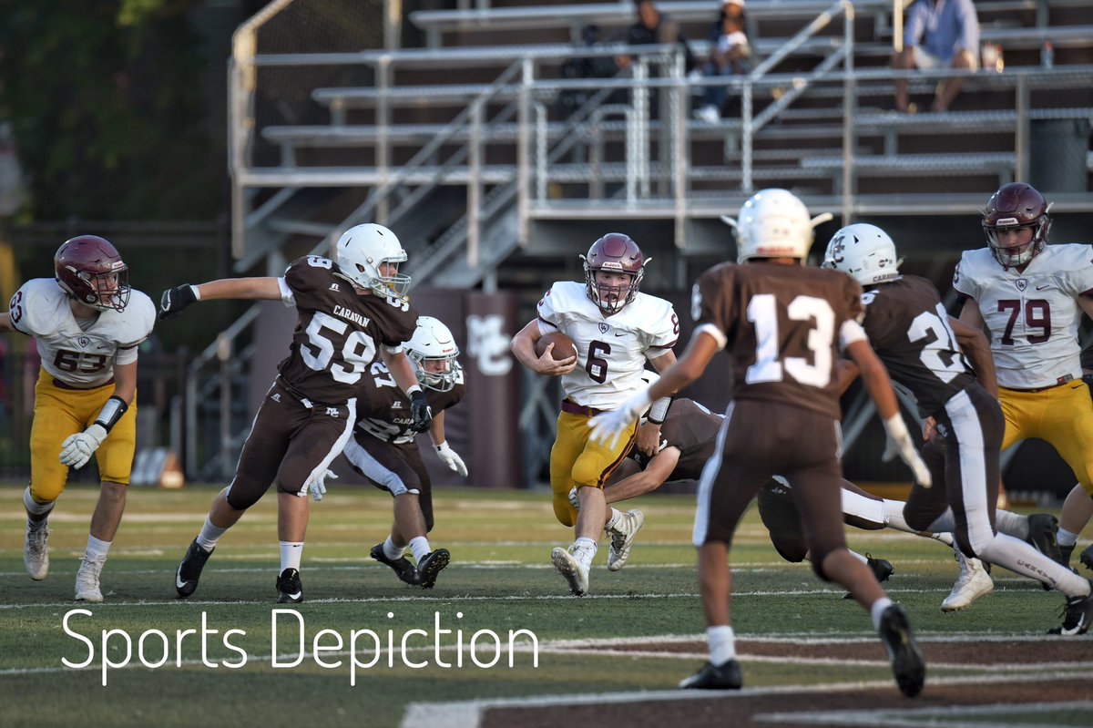 SDepiction's tweet photo. .@LoyolaAcademy @NimesheimQuinn has proven to be an incredible QB for LA Sophπ in 2019. His ability to pass, throw, hand off & run has put LA at 4-0 so far! Quinn is a Leader. @_ed41 @dannycollins24 @WillLiving1 @mikehough22 @mikehough22 @mikeyregan22 #FutureLAVarsity https://t.co/OXR05ZrJxj