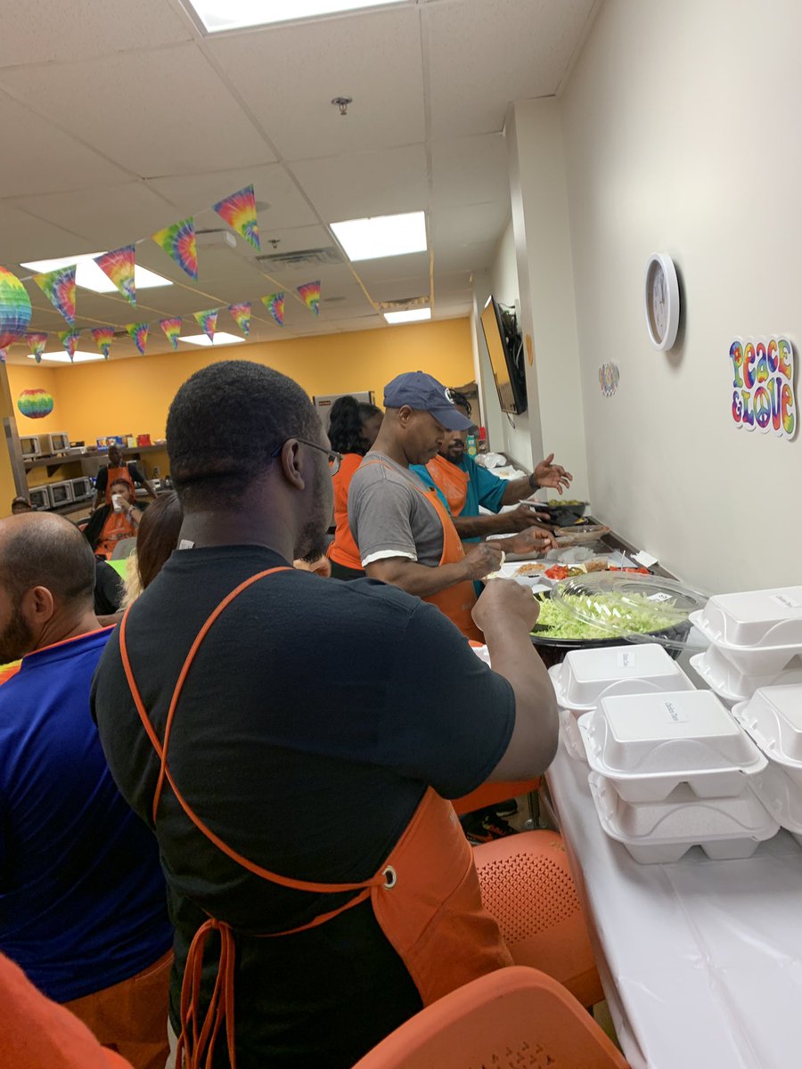 TeetheGrove791's tweet photo. Success share fiesta @3277_hd only thing missing was the salsa music but we had a great time sharing our success together!!!! @John_Neveling @HDKrystle https://t.co/HkV7wGLHBY
