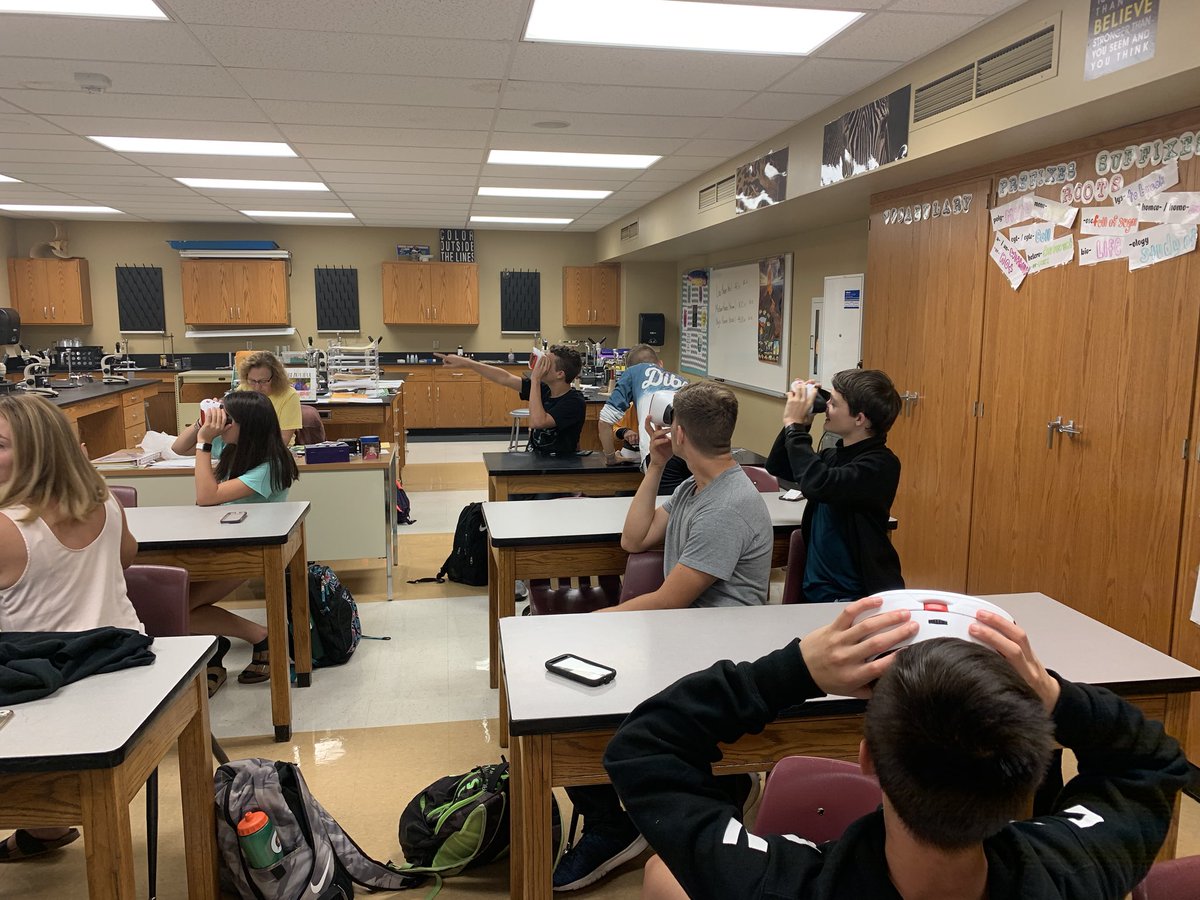 kylemcclure's tweet photo. This was lots of fun! Cool to hear some ooohs and ahhhs in a high school class! @MrsBorrowman #Bexceptional #313teach https://t.co/DmroNFs6u6