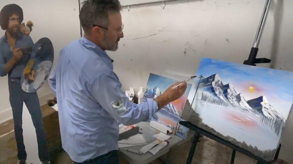 SpecNews1SoCal's tweet photo. Actor @DavidArquette teaches art hopefuls how to paint like #BobRoss through "The Joy of Painting." He became a certified Bob Ross Instructor after a 3-week course. “I love keeping his dream alive," said Arquette. Story by @NicChaKim 

READ more ▶ https://t.co/0HMmD62bgC https://t.co/jdMpab0a7P