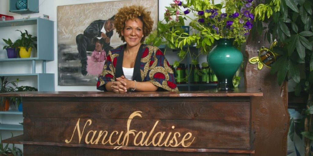 ByBlacks's tweet photo. Calling all curly girls! Montreal hairstylist @NancysWorkshop is giving the kind of workshop every curly girl needs in her life!

Click the link below to read more!

https://t.co/h8m99bU7pe

#naturalhair #hairstylist #beauty
#blackcanada #blackincanada #blackcanadians #byblacks https://t.co/vRoUietJcy