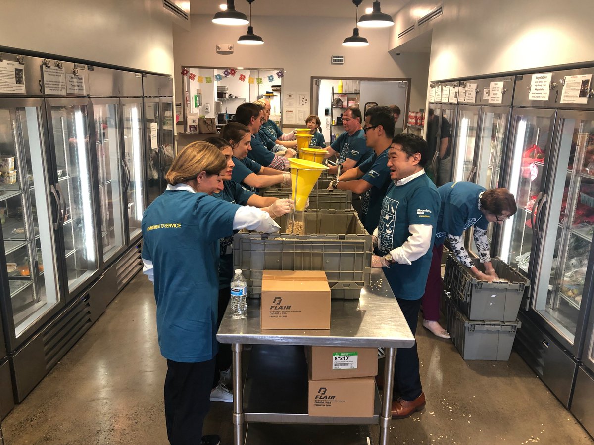 BBGIndustry's tweet photo. .@JoshEastright and the rest of the #BBGIndustry leadership team spent an afternoon with @AFACfeeds bagging dry goods. Tackling 500 pounds of rice and a pallet of 1,500 pounds of oats, the group took on the challenge in stride. https://t.co/qIEueAAoxI