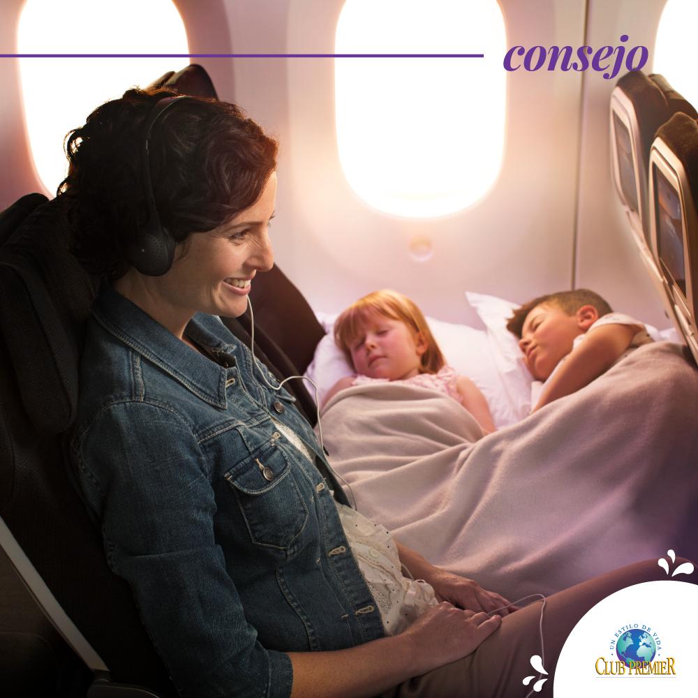 ClubPremier_fs's tweet photo. Un viaje largo se hará mucho menos pesado para los niños si lo pasan durmiendo.  Tómalo en cuenta a la hora de buscar la hora de partida o al comprar los boletos de avión. 
¡Felices vacaciones! ✈ https://t.co/4tFn7I78OU