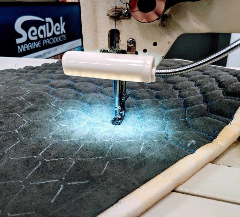 KeystonBros's tweet photo. This reticulated-hexagon pleat pattern on #KeystonBros Graphite Street Suede with the Pacific Blue Sunguard UVR thread done by our friends at #autostylesoldsmar!
#upholstery #customstitching #autointerior #leather #vinyl #partnerwithkeyston https://t.co/I2EhuWwfSI