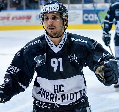 Stürmer Fabio Hofer (*1991) vom HC Ambri-Piotta wird ab kommender Saison 20-21 für den EHC Biel auf Torejagd gehen. Der Österreicher mit CH-Lizenz hat einen Vertrag über 2 Jahre bis April 2022 unterzeichnet. 📸 <a href="/HSHScom/">HeShootsHeScoores</a>