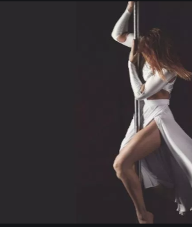 stricklyatease's tweet photo. Changing it up so where our sensual ghirls at? Still 4 spaces for Sensual Pole at 8:15pm with @two_bracelets https://t.co/dEm6ecjPmN