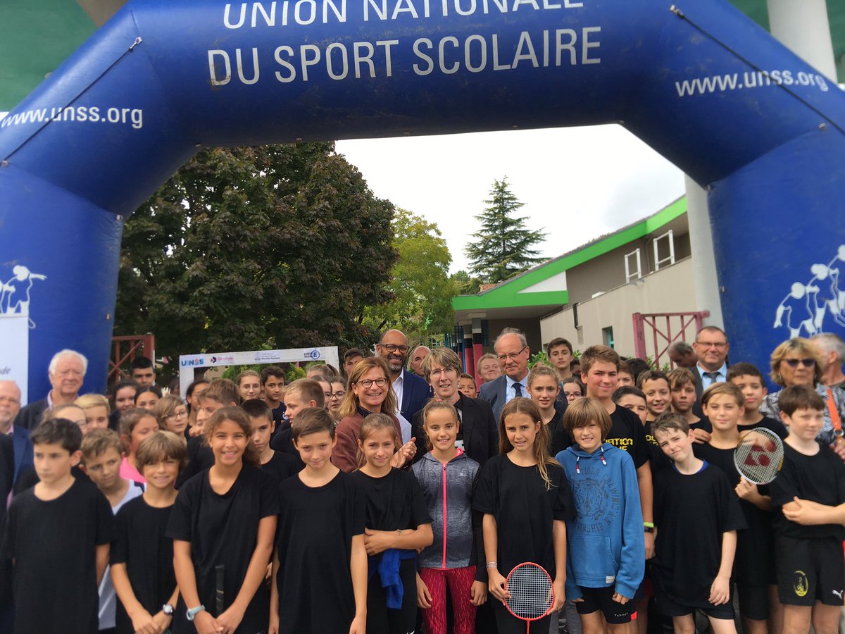 UNSS_Bordeaux's tweet photo. 👍🏾 #JNSS2019. Geste fort d'@ABisagni , rectrice @acbordeaux vers le @Sport_Scol &amp; l'@unss. Visite de l'AS 🏃‍♀️🏸 ⚽️ du collège de #Martignas labellisé #Generation2024 &amp; #E3D
Présence @CROSNAq @usepnationale [Gironde] @NAquitaine2024 @UNSSGironde #CDOS33 @MAIF. Son ITW 🎤 à venir. https://t.co/5Ai2db6xYR