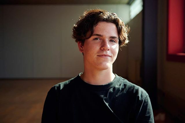 Tussen 16 en 18 jaar oud? Grijp je kans en schrijf je in voor Young Curators #2. Ga gratis aan de slag met muziek, beeld, woord, dans of media tijdens een reeks workshops.
.
.
Stan (16) nam vorig jaar deel.
“Young Curators is een unieke kans om ervaring op te doen. Je krijgt…