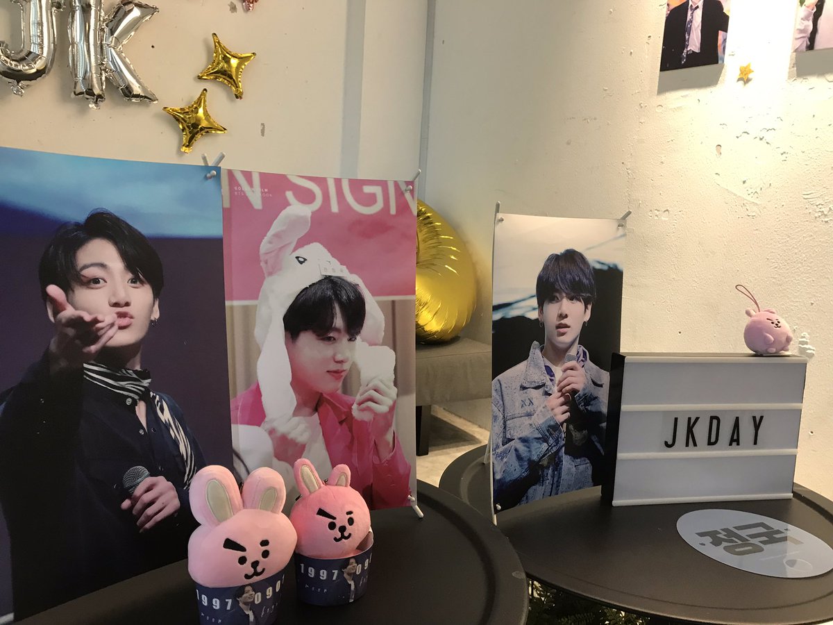vantaekook_co's tweet photo. Last jk event for the month :') so thankful for the peaceful 2 days and nice to see some familiar faces too ☺️ thank you once again for collecting our FS ♥️ do tag us if you've bought from us 😉 also big thank you to admin for organizing this event!! 🥺 @amoonboyJK #amoonboyJK https://t.co/aafHmxOgnn
