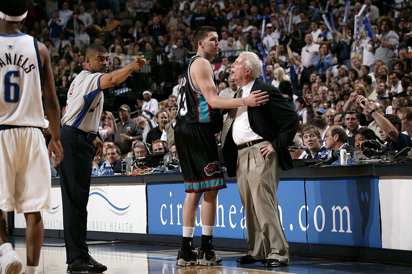 Happy birthday to a LEGEND and one of my favorite coaches of all time, Hubie Brown!!  