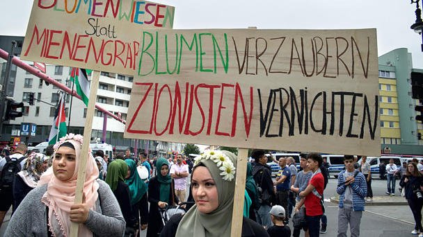 MartinFontana19's tweet photo. @Ismailtipi verbietet Berlin auch den Auftritt von diesen Leuten? 🤔 https://t.co/SwEjqGRxKj