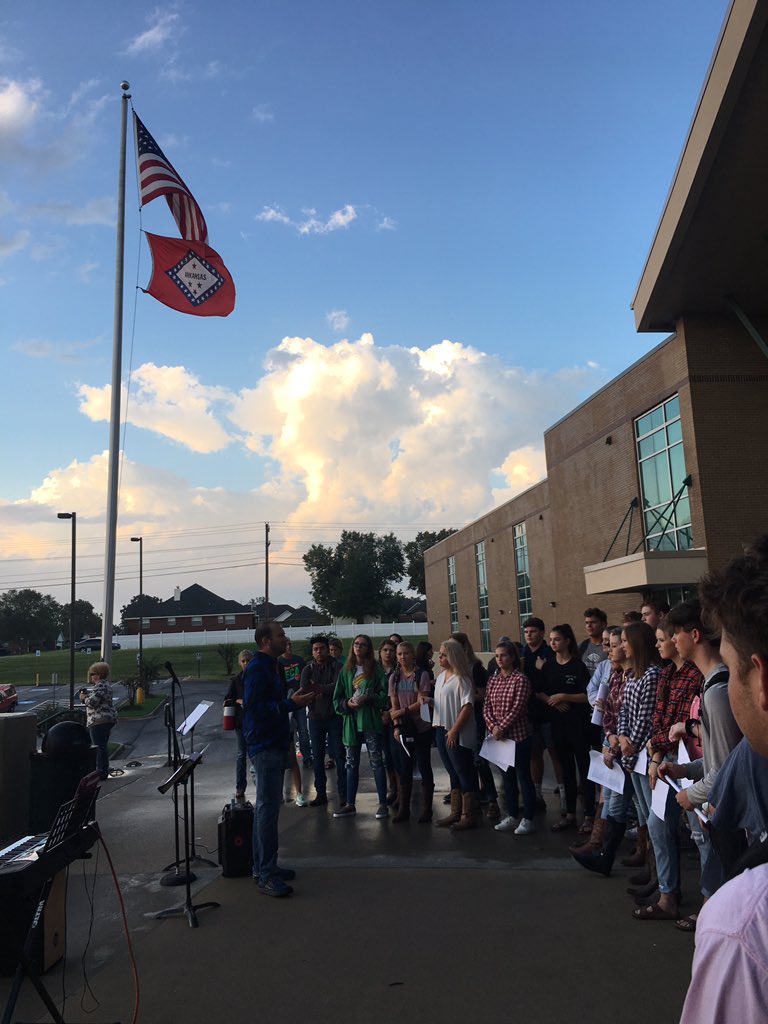 JPaigeHammond's tweet photo. See You At the Pole 2019 @VanBurenHS @VBSDPointers @VBSDActivities https://t.co/3HqmcQs6we