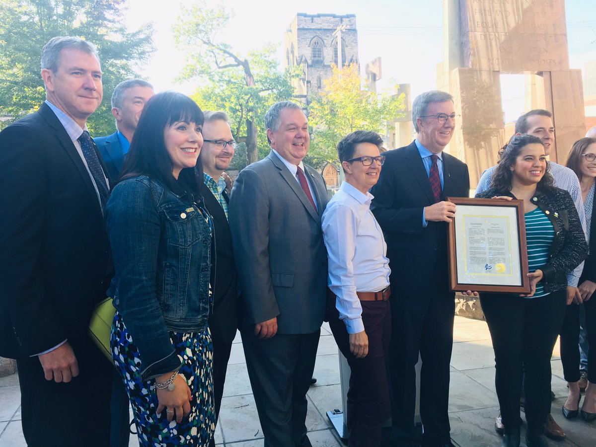 ecolecatholique's tweet photo. La conseillère scolaire @SavoieJolene et le conseiller scolaire @BobRainboth aux côtés des élèves de @Saintremi_cecce et du maire @JimWatsonOttawa lors du lever de drapeau à l’Hôtel de Ville de @ottawaville. #FrancoCECCE #FrancoFier #OnFr https://t.co/s88qtSXz5N
