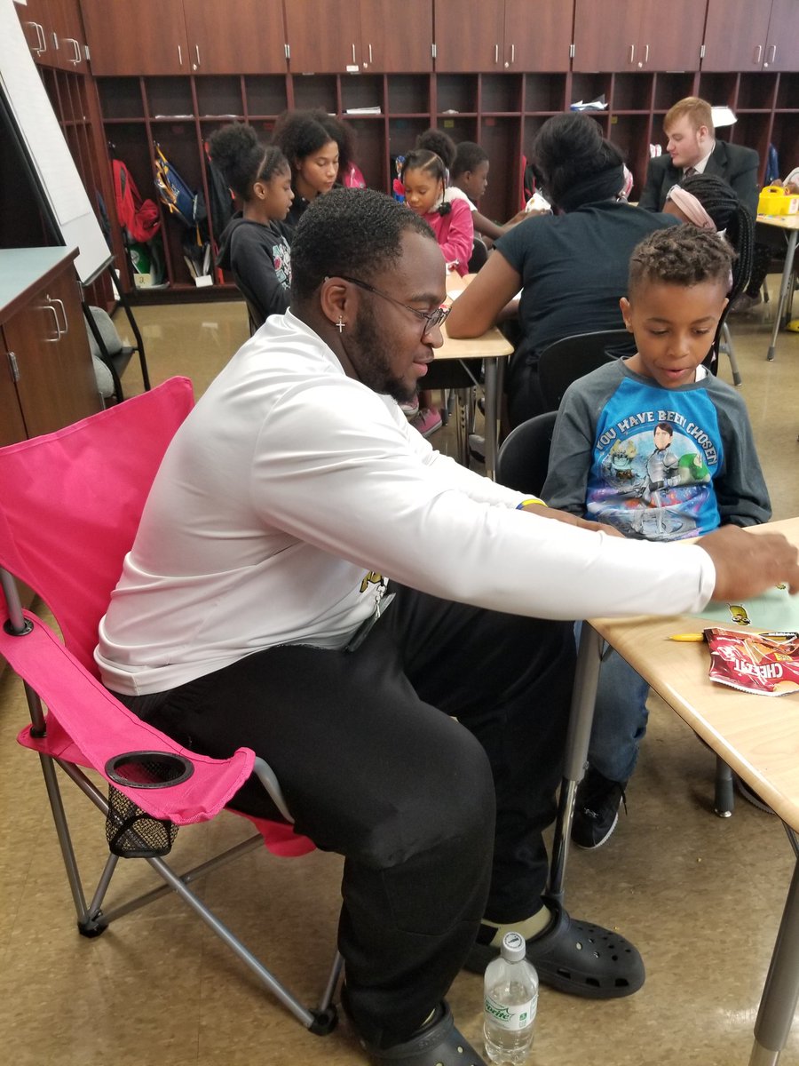 HCBBadger's tweet photo. Hooray!  Thank you to Warren Harding Big Brothers and Big Sisters for coming to Jefferson today!  @warrenschools #bigbrothersandbigsisters #modelbyexample https://t.co/renuKn9mkk