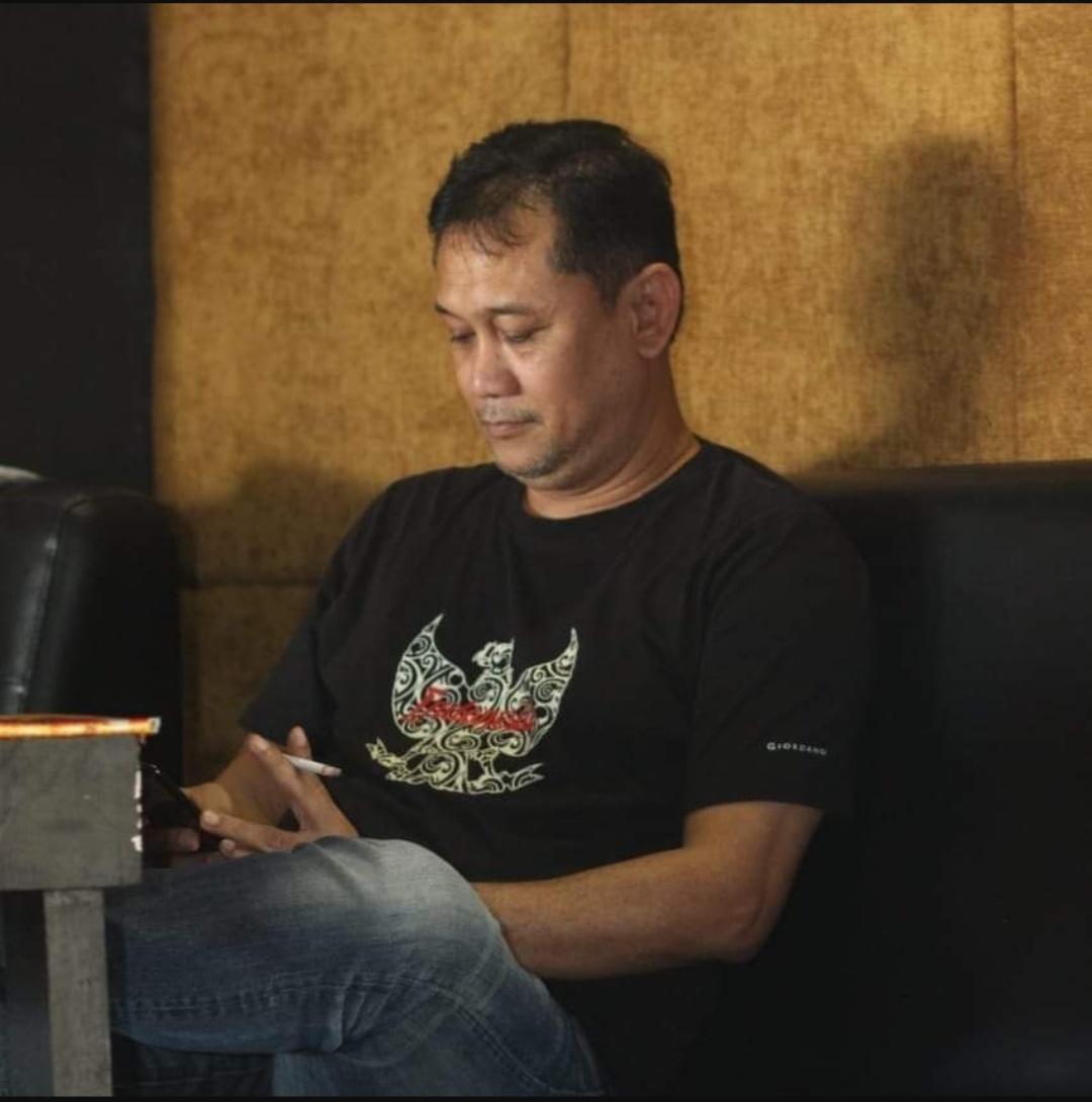 PosenteTauhid's tweet photo. Ini photo si DeSi 
Bagi yang tahu alamatnya tolong di share doong... 
Agar anak STM bisa bersilaturahmi ke rumahnya si DeSi 

#DennySiregarDicariAnakSTM
#DennySiregarDicariAnakSTM https://t.co/nMkFniSK7r
