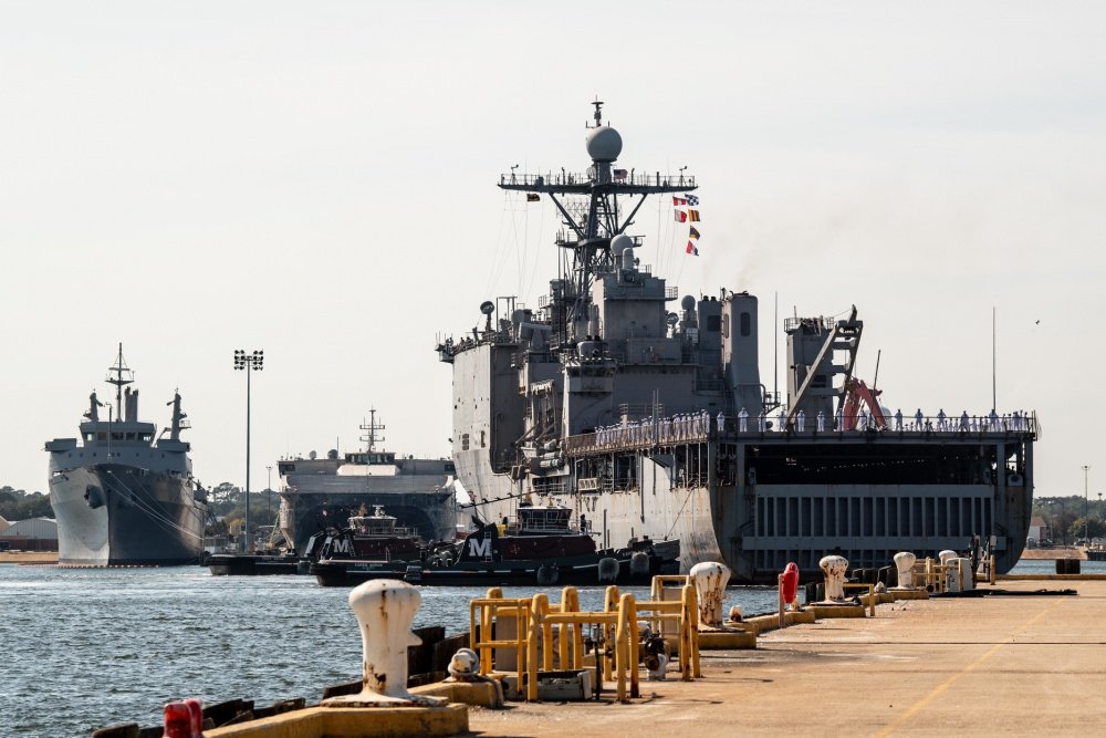 Way to represent the #USNavy and strengthen #NavyPartnerships in the region, shipmates! #USSCarterHall returns to Little Creek after participating in #UNITASLX — navy.mil/submit/display…