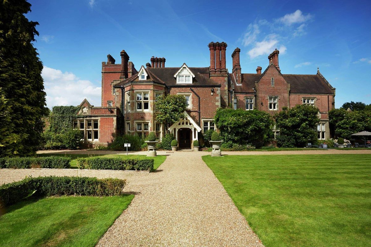 spabreaks's tweet photo. Meet @AH_Hotel...surrounded by 120 acres of grounds and gardens, on a historic estate that was once the home of the poet Percy Shelley, and part of the Elysium Collection 😍 #ElysiumCollection https://t.co/iWI41QS1mS https://t.co/YJtJKed0DU