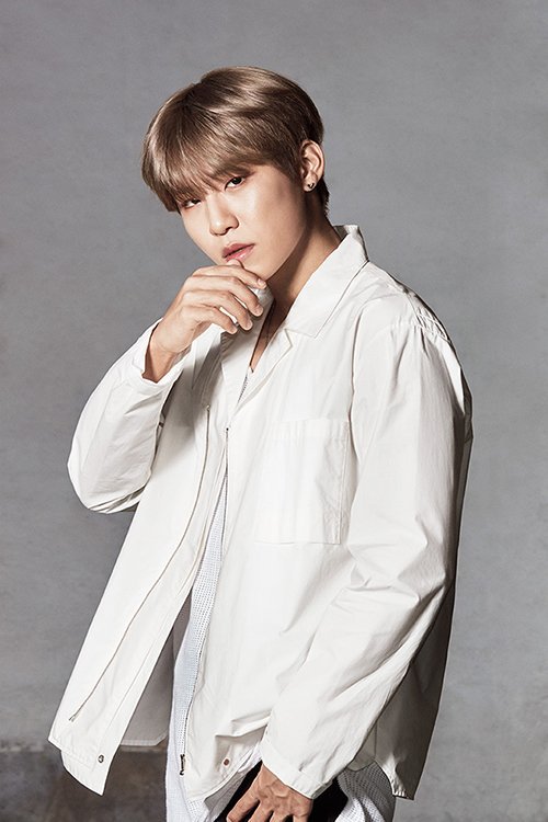 dnwlsejrwlf2's tweet photo. ABC-MART 홈페이지
https://t.co/ynosgSv6hc

AB6IX는 한국의 5인조 남성 아이돌 그룹에서 데뷔한 지 얼마 안 되는 라이브 티켓이 불과 30초에 매진하는 등 절대적 인기를 자랑하는 그룹
높은 가창력과 춤으로 팬들을 사로잡았으며, 각국의 열렬한 지지를 받고 있는 그들이 NIKE COURT VISION을 신다!! https://t.co/wZ0jCDmtTV
