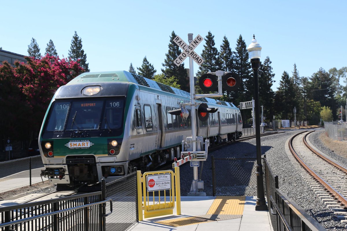 smarttrain's tweet photo. Wait for the gate. Never drive around a lowered gate to attempt to beat a train through a crossing. Wait for the bells and lights to stop, and for the gates to rise before crossing the tracks. #SMARTsafety #RailSafetyWeek @CAOpLifeSaver https://t.co/2WVMkAi6ud