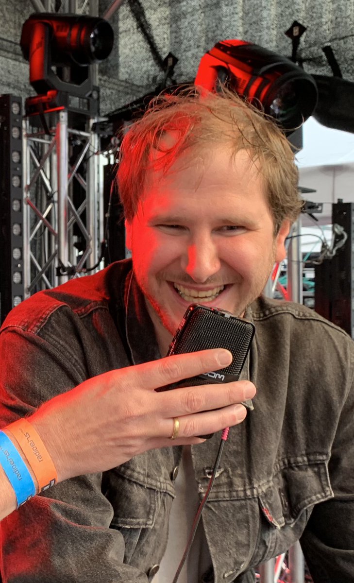 ChristianeFalk's tweet photo. Wanda ab 19 Uhr gratis &amp; voll motiviert vom Dach der Verti Music Hall Berlin. Alle vorbeikommen! Es regnet hier NICHT!
🎸🍺🎸🍺🎤
#wanda #marcowanda #music #band #chat #interview #singer #radio #radioeins #tour #travel #album #ciao #vertimusichall #live @wandamusik @radioeins https://t.co/DrIwP9yggY