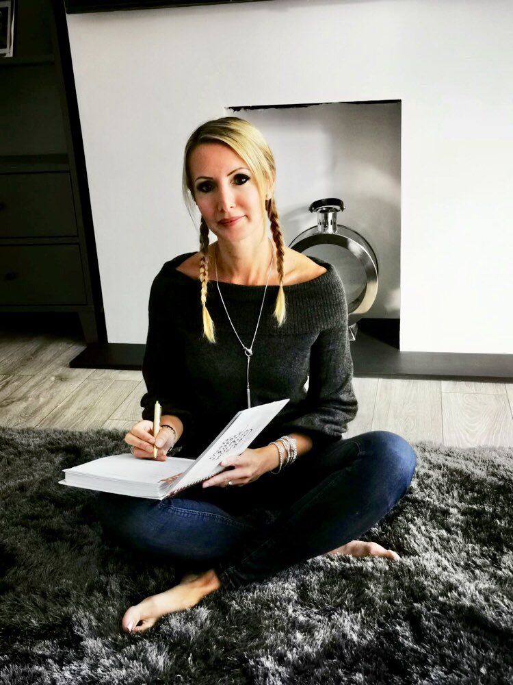 I’ve been really busy recently creating some new #content, which I can’t wait to share with you all 📝👩🏼‍💻

I’ve been listening to many #businessowners and the main thing that keeps coming up is they find getting #engagement and increasing their following hard🗣 

Is this you? 🤔