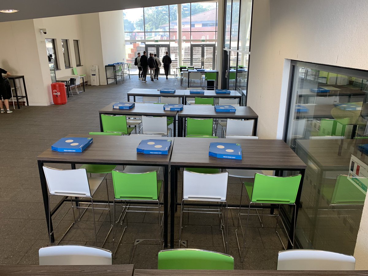MaltbyAcademy's tweet photo. #gradechaser rewards. Top effort from all the Y11 students who ‘nailed’ the after school achieve sessions tonight. #dominos https://t.co/XOWGlfYxv3