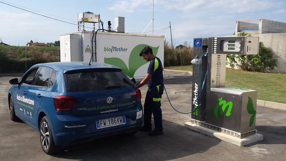OggiGreen's tweet photo. #Volkswagen Italia sperimenta il #biometano nell'ambito del progetto #biomether https://t.co/OZORecUyZA https://t.co/jVHOqmABzC