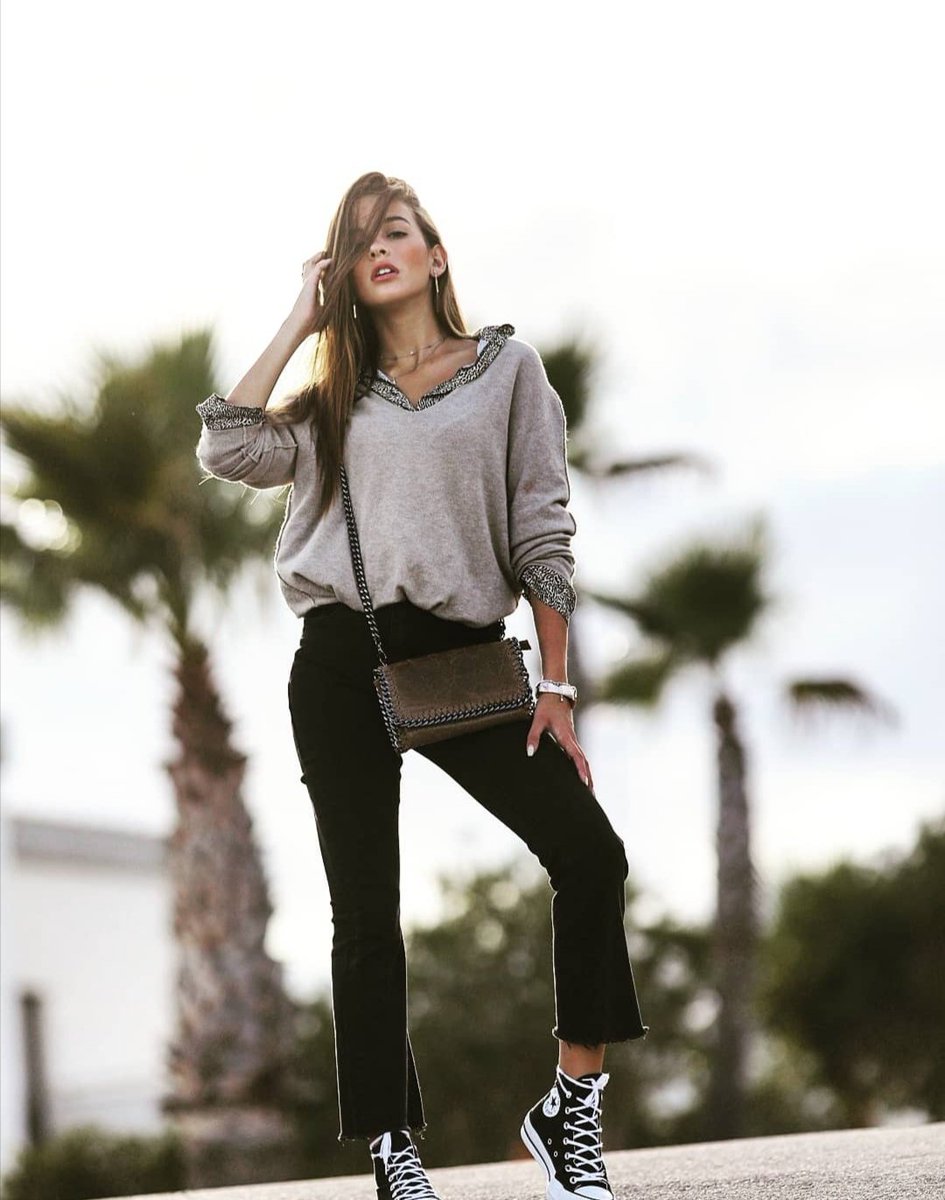 MariaQMCJ3's tweet image. Total look con pantalón, camisa, sueter, bolso y pendientes Lontananza moda Valencia

#lontananzamoda #teen #modateen #converse