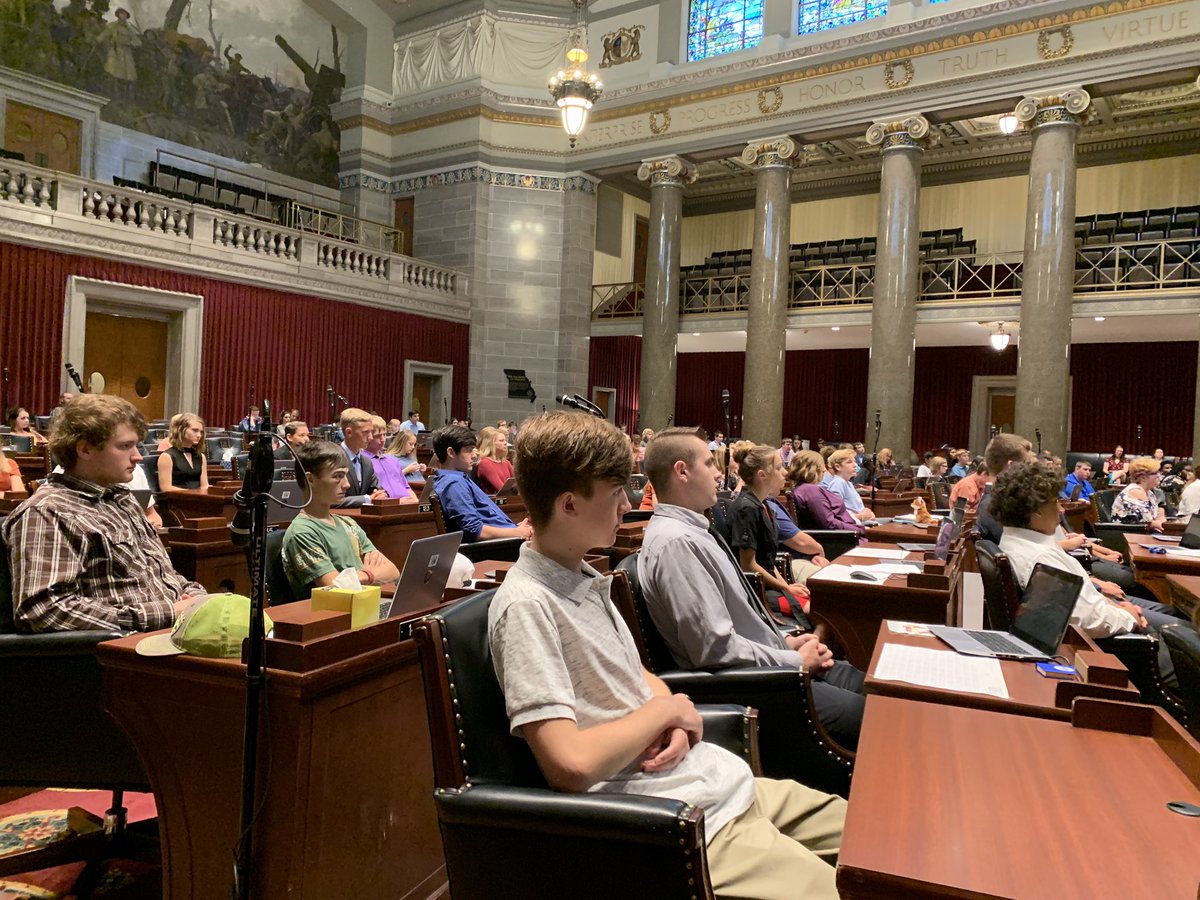 HannahKellyMO's tweet photo. A late but very special shout out to all of the students and staff from across the #141stDistrict that are working hard in the #ConstitutionProject! It was so great to be with you all last week. The view of Missouri’s future from the Dias that day is one that still inspires me. https://t.co/BlgvB69hb7