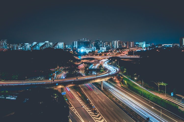 Intelligent Transportation Systems is using the #IoT to create smoother traffic flows and safer roads. Learn how the 3 layers of a #5G network will contribute to this via <a href="/IEEEXplore/">IEEE Xplore</a>: bit.ly/2m2KfNj #IEEEInfrastructure