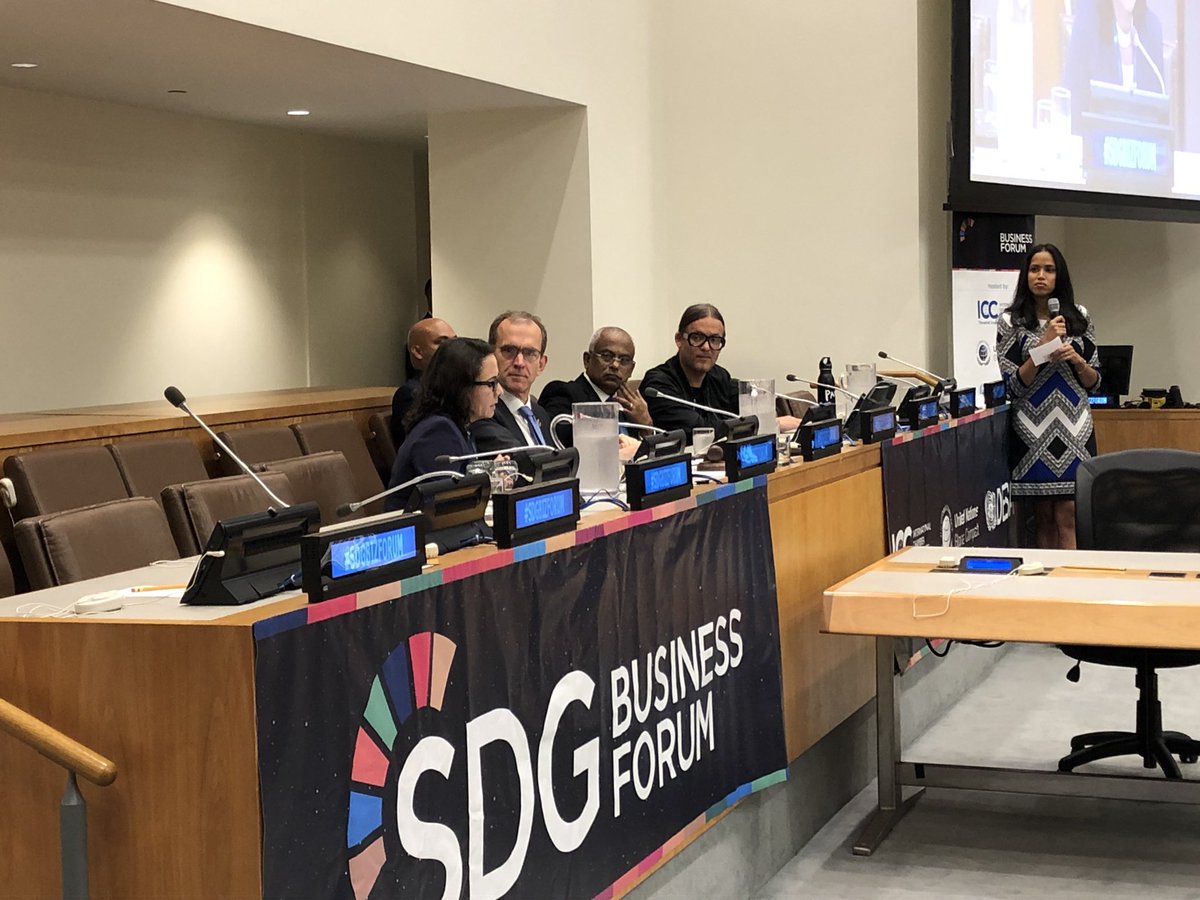 LuisaKarst's tweet photo. Agrolíbano, a melon export company from #Honduras, @Google, @parleyforoceans and President of #Maldives showing how business are scaling ambition on the #SDGs! #SDGBizForum @SustDev @globalcompact @iccwbo https://t.co/4wHCkKN16E