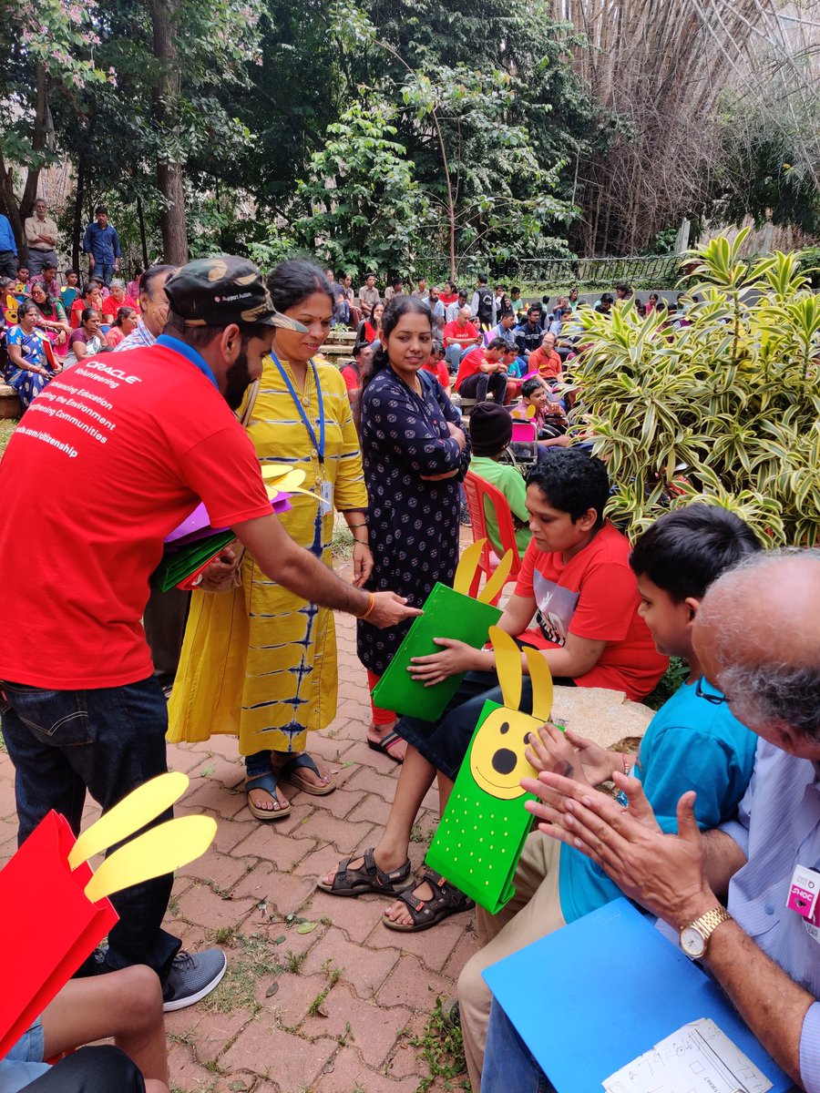 TamaharTrust200's tweet image. Thanks to our ever encouraging &amp;amp; supportive staff as well as the event&apos;s volunteers from Oracle for ensuring our children had a great time creating art and making merry! (3/3)
.
.
#TamaharTrust #SplashArtCompetition #ConcernIndiaFoundation #ChildrenWithSpecialNeeds