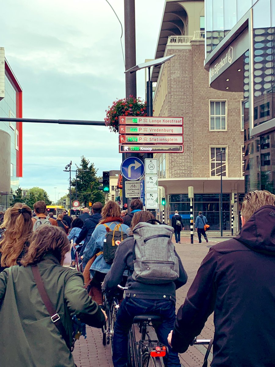 One of Utrecht’s 50 digital signs displaying the number of BIKE spaces available in each station. 
Now this is a city that puts people and bikes at the heart of their urban planning. #citiesforpeople #liveablecities #happycities