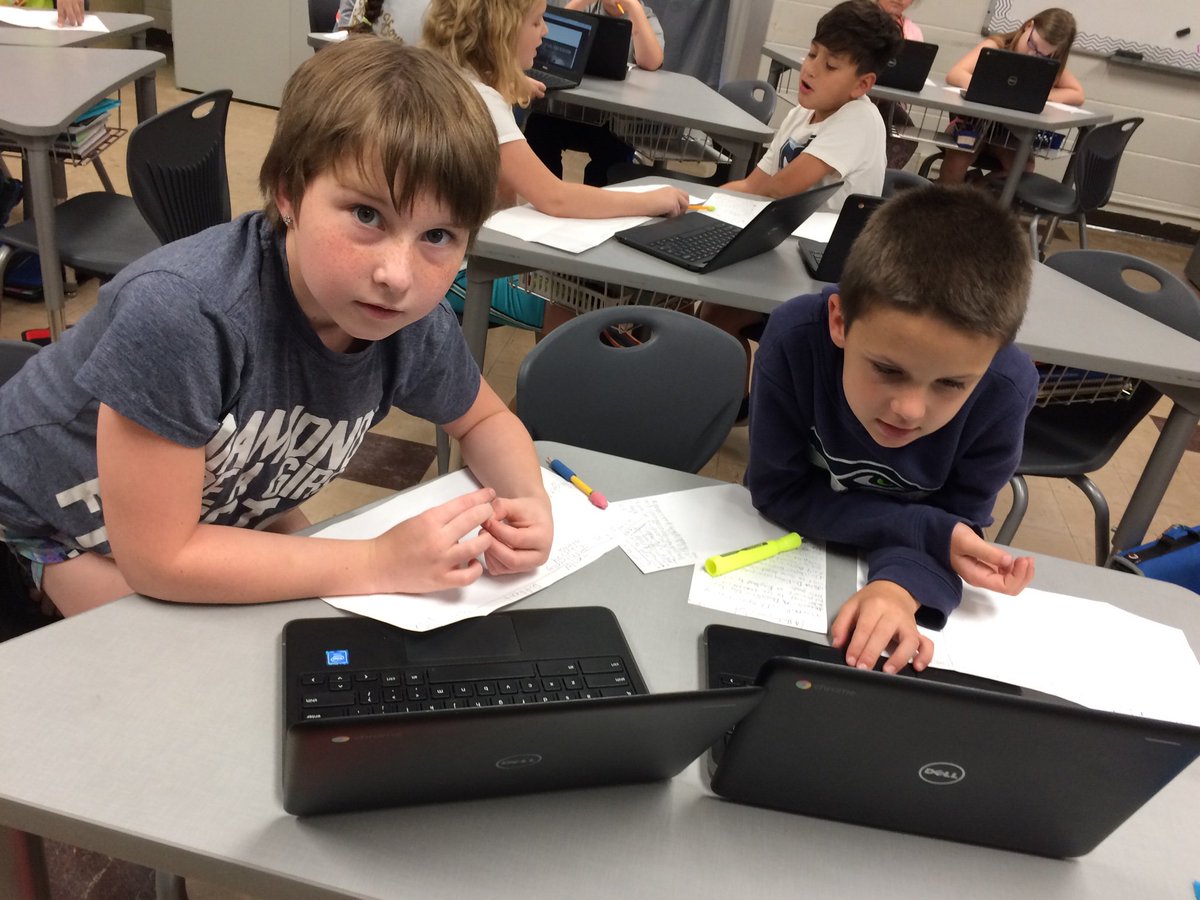 jenteaching3rd's tweet photo. Today 4th graders were working together to compare and contrast the information found in two text on the same topics. I love it when they share ideas. @eceswarriors https://t.co/gulvvFw29o