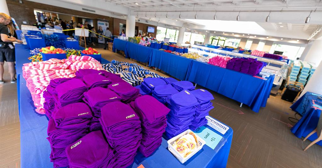 bmsnews's tweet photo. Can we do it? Our employees are trying to break records &amp; assemble more than 17,000 JoyJars for the Jessie Rees Foundation @TeamNEGU. Each jar is loaded w/ toys &amp; activities &amp; delivered to kids fighting cancer #NEGU #workingtogetherforpatients #childhoodcancer https://t.co/Igc6SQBBIK