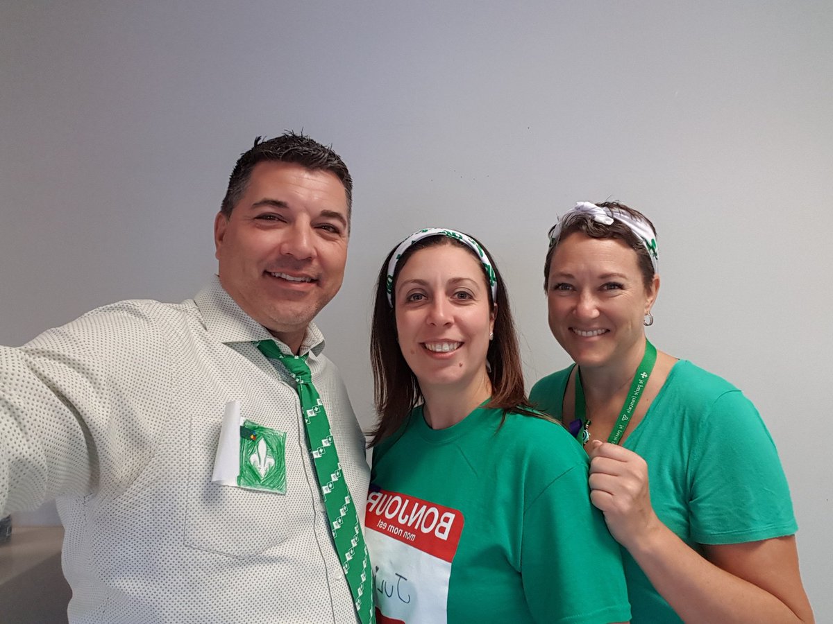Épaulards PS (@epaulards_ps) on Twitter photo On célèbre la journée des Franco-Ontariennes et des Franco-Ontariens à Pierre-Savard. Merci au GDE d'avoir si bien organisé les assemblées d'aujourd'hui pour souligner notre fierté francophone. #fiertéfranco #drapeaufranco <a href="/Epaulards_PS/">Épaulards PS</a> On célèbre la journée des Franco-Ontariennes et des Franco-Ontariens à Pierre-Savard. Merci au GDE d'avoir si bien organisé les assemblées d'aujourd'hui pour souligner notre fierté francophone. #fiertéfranco #drapeaufranco <a href="/Epaulards_PS/">Épaulards PS</a>