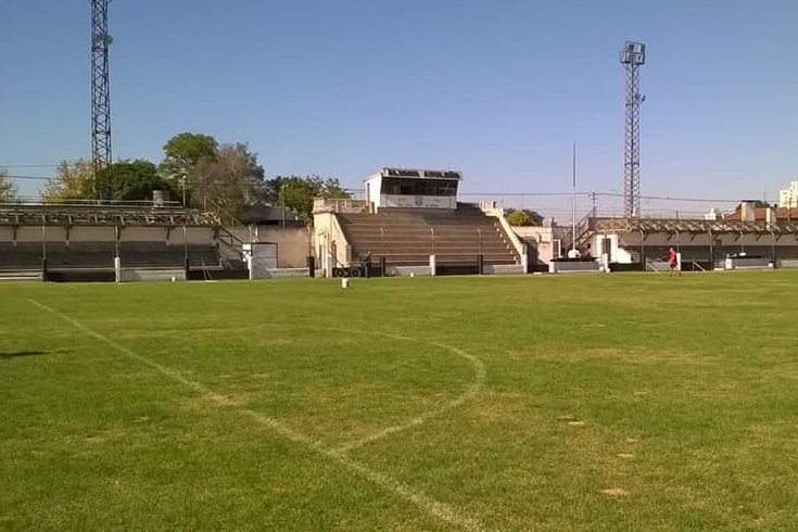 estadiosdeArg's tweet photo. #Curiosidades #tribunas

Hoy vamos a repasar algunas de las tribunas mas antiguas del país que aún se mantienen en pie

1) @AlumniAzuleno: el club de Azul inauguró su primera tribuna de cemento en 1921. En ese entonces la tribuna estaba techada https://t.co/iZTwRxCUxv