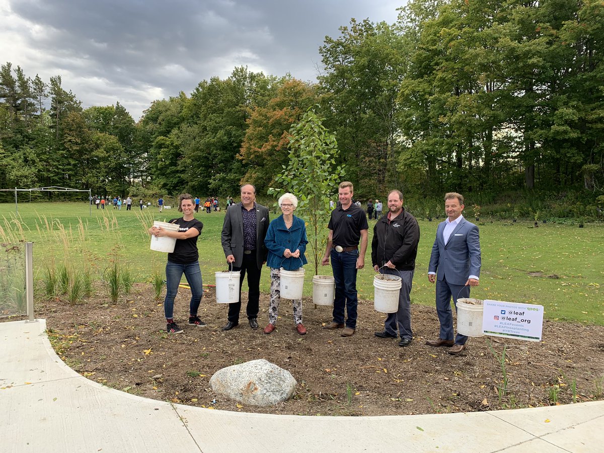 sustainableking's tweet photo. Celebrating #NationalTreeDay planting hundreds of native trees and shrubs and the King Township Municia Centre with @leaf! https://t.co/yfezpluvjp