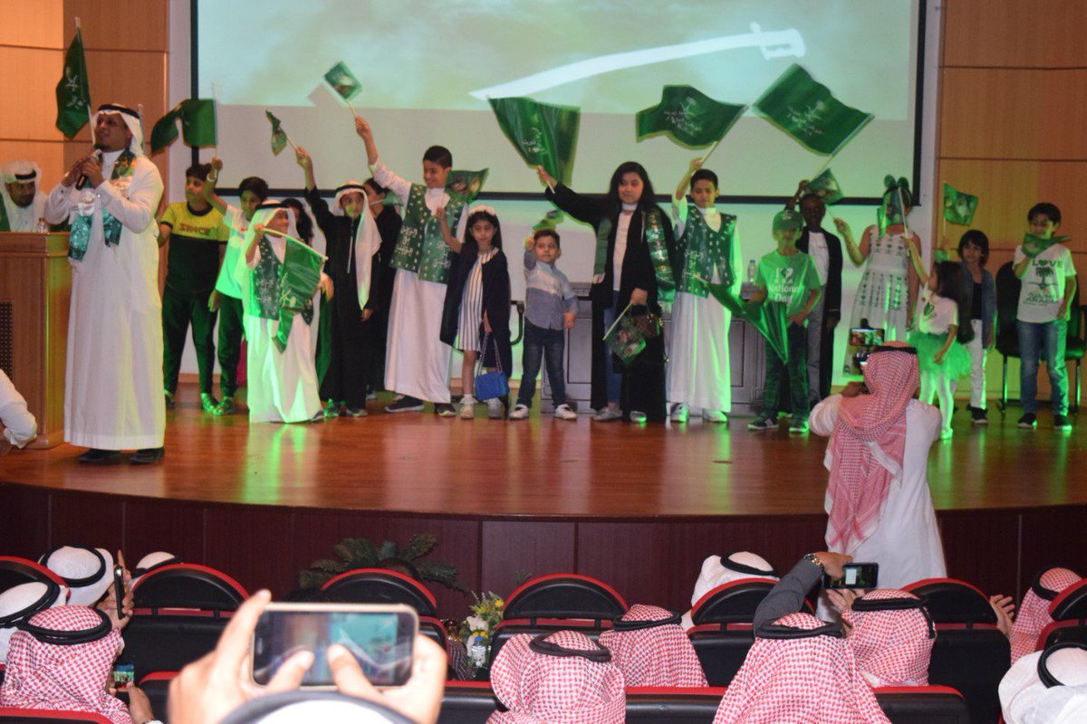 psy_2030's tweet photo. تحت شعار #همة_حتى_القمه نظمت إدارة مجمع الأمل والصحة النفسية @psy_2030 في #المدينة_المنورة حفل #اليوم_الوطني ٨٩ والذي تضمن مجموعة مميزة من الفعاليات شارك فيها نخبة من منسوبي المجمع. زاد من روعة المناسبة تفاعل الحضور اللافت مع فقرات الحفل. https://t.co/oTLoMi4IIE